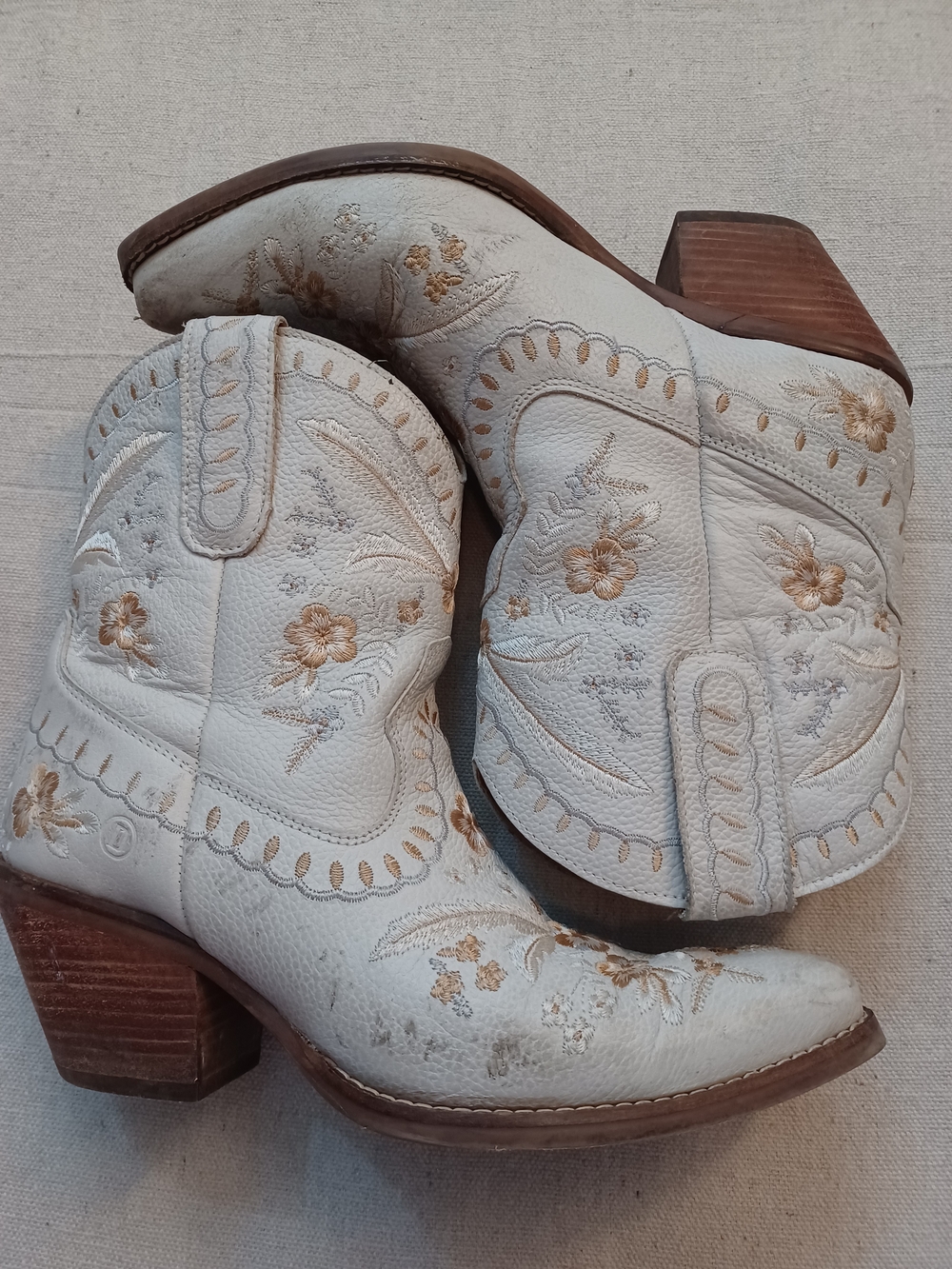 Dingo Primrose White Embroidered Western Ankle Boots Women's Size 7M